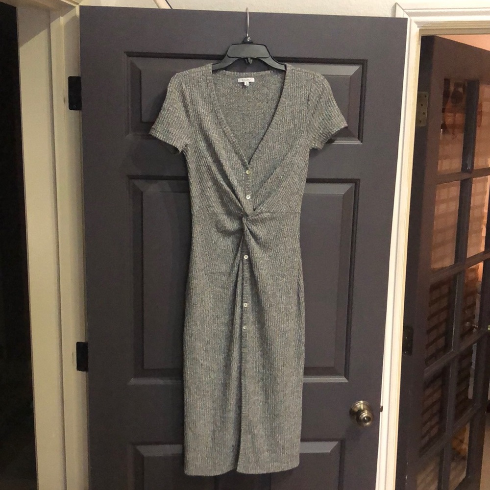 XS Short sleeve, grey, sweater material, button- down midi sweater dress